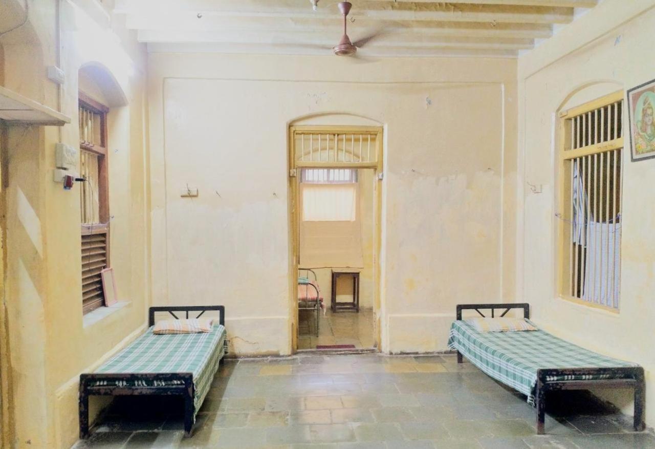 New Joshi Lodging House Hostel - Mumbai, Mumbai
